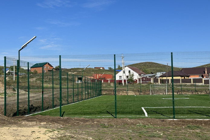 В 22 и 23 микрорайонах города достроили детские площадки и футбольные поля